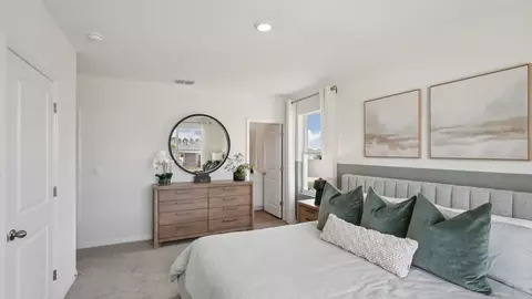Bedroom - 931 Spotted Egret Loop, Ruskin, FL 33570 photo 2 of 3