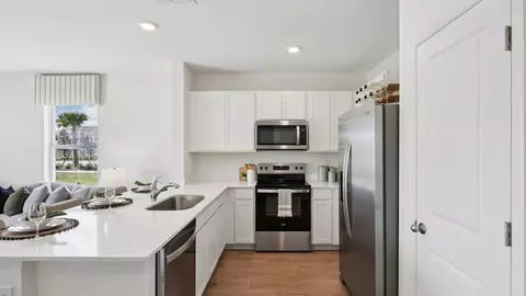 Kitchen - 931 Spotted Egret Loop, Ruskin, FL 33570 photo 1 of 2
