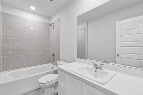 Bath - 804 Rockcloud Dr, Haslet, TX 76052 photo 4 of 10