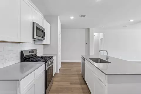 Kitchen - 804 Rockcloud Dr, Haslet, TX 76052 photo 3 of 7
