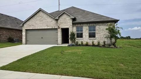 240 Kinley St, Grandview, TX 76050