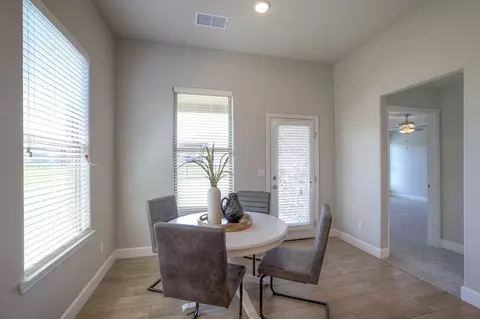 Dining - 25490 84th St, Lenexa, KS 66227 photo 1 of 2