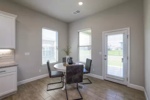 Dining - 25490 84th St, Lenexa, KS 66227 photo 2 of 2
