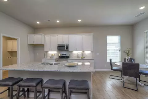 Kitchen - 25490 84th St, Lenexa, KS 66227 photo 5 of 7