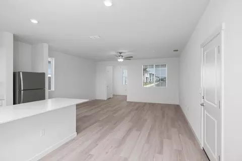 Living - 632 Darlington Way, Patterson, CA 95363 photo 1 of 1