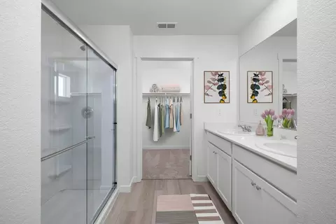Bath - 632 Darlington Way, Patterson, CA 95363 photo 1 of 2