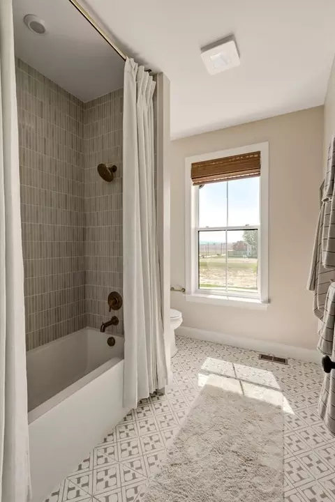 Bath - 1820 Lampeter Rd, Lampeter, PA 17537 photo 18 of 19