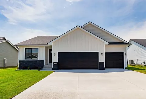 1200 Featherstone Ave NE, Bondurant, IA 50035