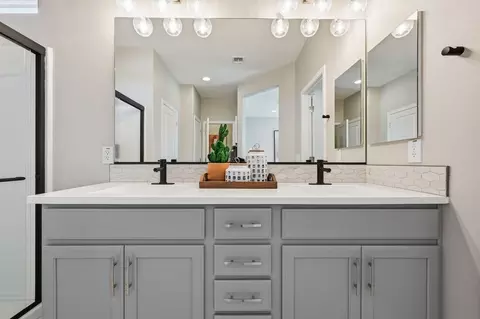 Bath - 10851 E Tahoe Ave, Mesa, AZ 85212 photo 5 of 13