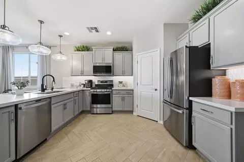 Kitchen - 10851 E Tahoe Ave, Mesa, AZ 85212 photo 6 of 15