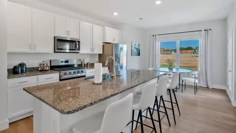 Kitchen - 7331 Babbling Brook Ln, Corryton, TN 37721 photo 5 of 6