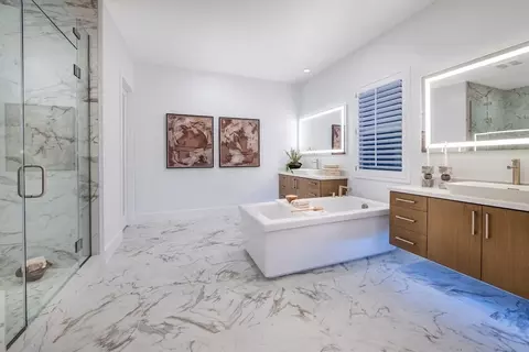 Bath - 105 Luna Rose, Irvine, CA 92618 photo 2 of 3