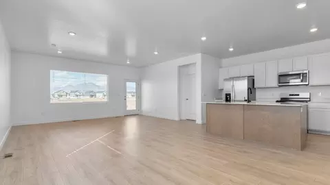 Living - 718 N 1600 E, Salem, UT 84653 photo 1 of 5