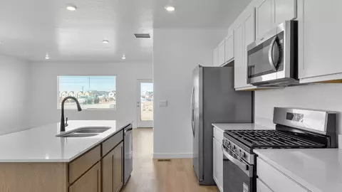Kitchen - 718 N 1600 E, Salem, UT 84653 photo 1 of 7