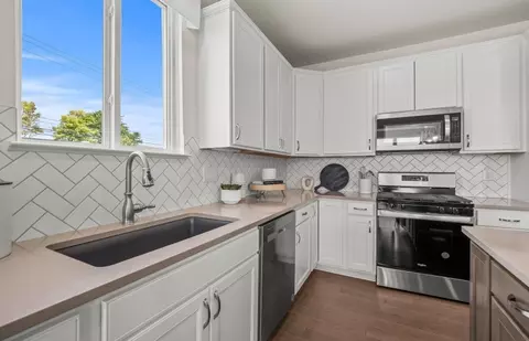 Kitchen - 49420 Mapleton, Canton, MI 48188 photo 3 of 5