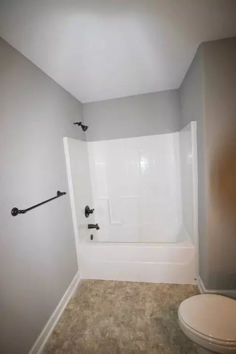 Bath - 234 Hall Rd, Hampton, VA 23664 photo 6 of 7