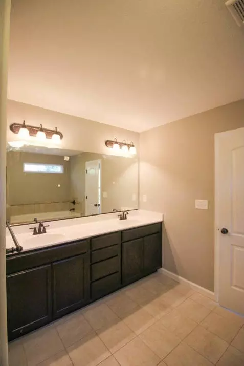 Bath - 234 Hall Rd, Hampton, VA 23664 photo 1 of 7