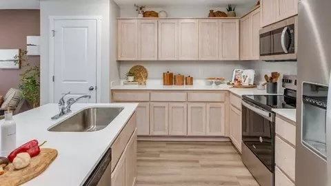 Kitchen - 6227 SE 15th St, Gresham, OR 97080 photo 2 of 6