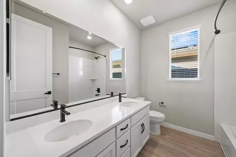 Bath - 1284 Winterhart St, Galt, CA 95632 photo 3 of 3