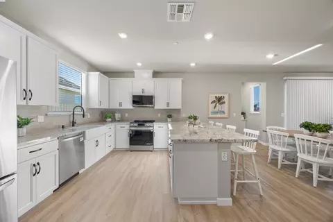 Kitchen - 1284 Winterhart St, Galt, CA 95632 photo 5 of 7