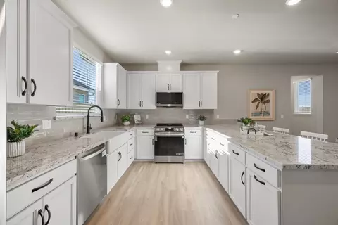 Kitchen - 1284 Winterhart St, Galt, CA 95632 photo 2 of 7