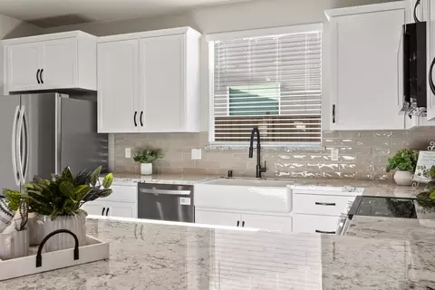 Kitchen - 1284 Winterhart St, Galt, CA 95632 photo 4 of 7