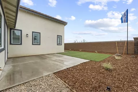 Exterior - 1284 Winterhart St, Galt, CA 95632 photo 5 of 9