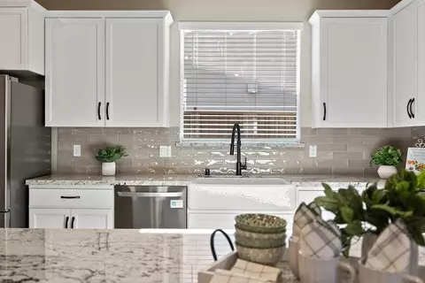 Kitchen - 1284 Winterhart St, Galt, CA 95632 photo 3 of 7