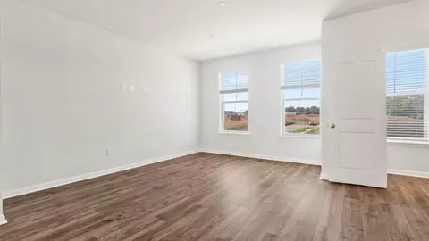 Living - 707 Compass Way, Frederick, MD 21701 photo 2 of 6