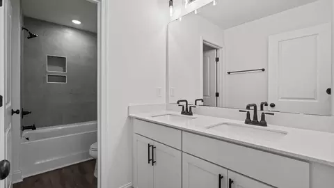 Bath - 4420 Bragg Rd, Durham, NC 27704 photo 3 of 3