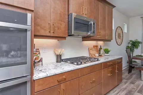 Kitchen - 108 Buddy Ct, Seffner, FL 33584 photo 3 of 8