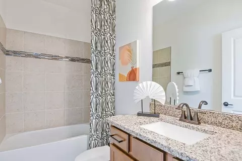 Bath - 108 Buddy Ct, Seffner, FL 33584 photo 4 of 8