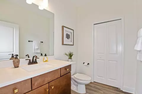 Bath - 108 Buddy Ct, Seffner, FL 33584 photo 1 of 8