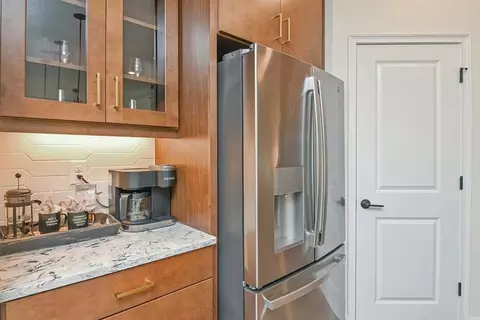 Kitchen - 108 Buddy Ct, Seffner, FL 33584 photo 4 of 8
