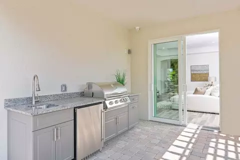 Kitchen - 108 Buddy Ct, Seffner, FL 33584 photo 7 of 8