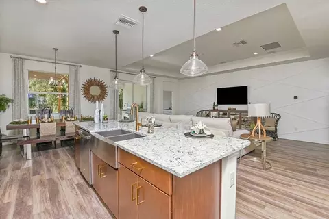 Kitchen - 108 Buddy Ct, Seffner, FL 33584 photo 5 of 8