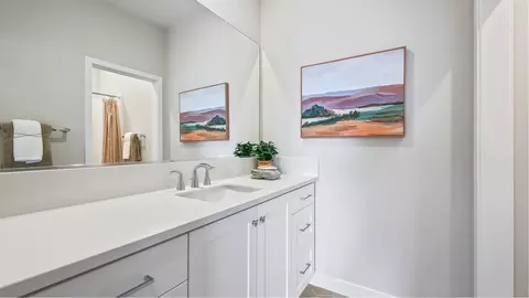 Bath - 1088 Hummingbird Pl, Montebello, CA 90640 photo 3 of 4