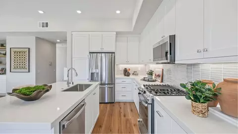 Kitchen - 1088 Hummingbird Pl, Montebello, CA 90640 photo 2 of 3