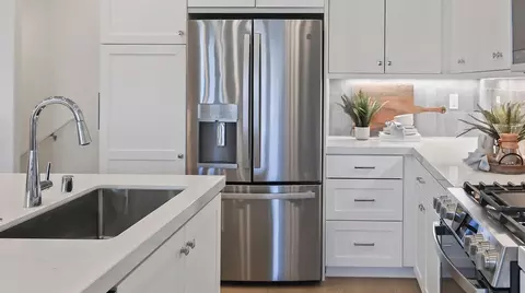 Kitchen - 1088 Hummingbird Pl, Montebello, CA 90640 photo 3 of 3