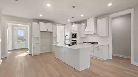 Kitchen - 330 Cornerstone Xing, Brandon, MS 39042 photo 2 of 8