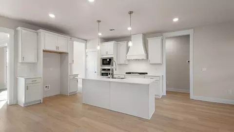 Kitchen - 330 Cornerstone Xing, Brandon, MS 39042 photo 1 of 8