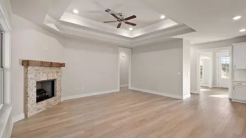 Living - 330 Cornerstone Xing, Brandon, MS 39042 photo 2 of 6