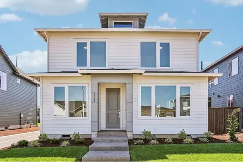712 Magnolia Ave, Woodburn, OR 97071