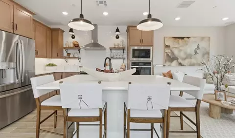 Kitchen - 5611 S 35th Way, Phoenix, AZ 85040 photo 1 of 4