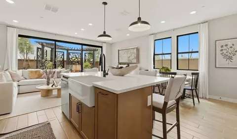 Kitchen - 5611 S 35th Way, Phoenix, AZ 85040 photo 2 of 4