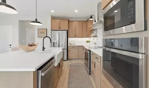 Kitchen - 5611 S 35th Way, Phoenix, AZ 85040 photo 3 of 4