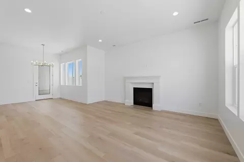 Living - 567 C N Legend Way, Mapleton, UT 84664 photo 2 of 6