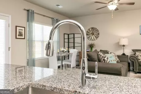 Kitchen - 506 Lamplight Dr, Byron, GA 31008 photo 6 of 9