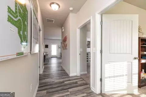 Entry Way - 506 Lamplight Dr, Byron, GA 31008 photo 2 of 5