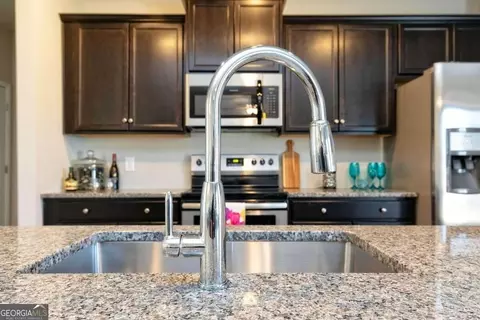 Kitchen - 506 Lamplight Dr, Byron, GA 31008 photo 5 of 9